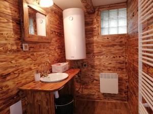 Kúpeľňa v ubytovaní Chata 67 + 12 fotografií