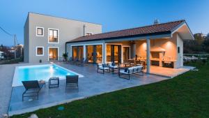 Bazén v ubytování Villa & Jardin - Luxury Villa with swimming pool nebo v jeho okolí