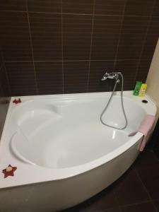 Ένα μπάνιο στο Elena's Holiday Apartment +10 φωτογραφίες