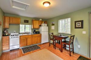 Gallery image of Seward Studio with Deck, Outdoor Dining and Mtn Views! in Seward