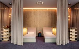 Letto o letti in una camera di Hotel Arlberg Lech