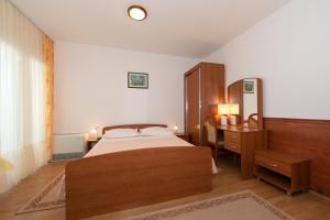 Postel nebo postele na pokoji v ubytování Apartmani Biser