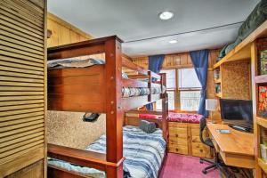 Gallery image of Spacious Mtn Home with Hot Tub and Loft, Walk to Town! in North Conway