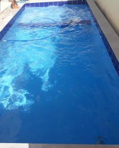 בריכת השחייה שנמצאת ב-Casa de Temporada Illôa או באזור