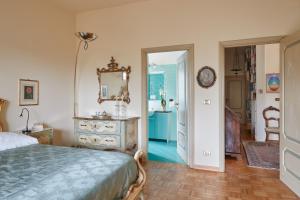 a bedroom with a bed and a dresser and a mirror at Le Balze Camere in Villa in Perugia +24 photos