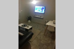 Een TV en/of entertainmentcenter bij F3 agréable et calme
