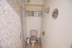 Ένα μπάνιο στο DESIGN APARTMENT Near GENEVA +21 φωτογραφίες