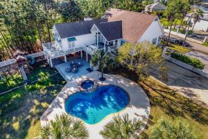 Πισίνα στο ή κοντά στο Spacious Pass Christian Home with Pool and Boat Launch