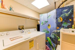 a laundry room with a washer and dryer at Lakeview Lure in Oakland +19 photos
