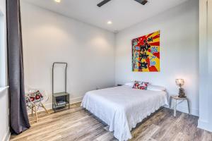 Llit o llits en una habitació de The Saint on St Johns 32 fotos més