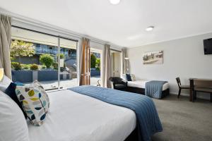 Letto o letti in una camera di Central Gateway Motel