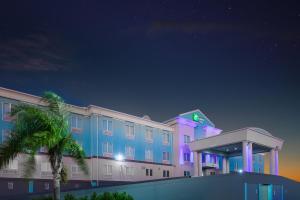 Bazén v ubytování Holiday Inn Express Port Lavaca by IHG nebo v jeho okolí