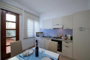 A kitchen or kitchenette at Domus Lavinia Még 22 kép