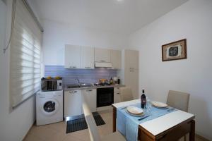 A kitchen or kitchenette at Domus Lavinia