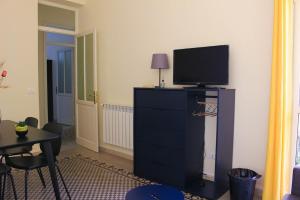 Televízia a/alebo spoločenská miestnosť v ubytovaní "RUNFULÌA" Deluxe apartment