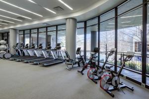 Fitness centrum a/nebo fitness zařízení v ubytování Omni Houston Hotel