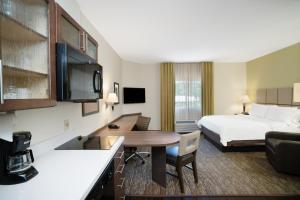 A television and/or entertainment centre at Candlewood Suites Auburn, an IHG Hotel