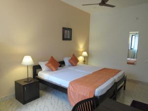 a hotel room with a bed and a window at TGF Dream Guest House in Majorda