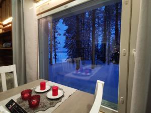 a room with a table with red candles on it at Ollilan Lomamajat in Kuusamo
