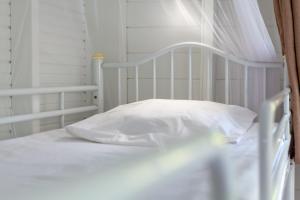 Una cama o camas en una habitación de Villa Vue Sauvage