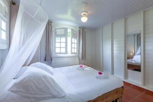 Una cama o camas en una habitación de Villa Vue Sauvage