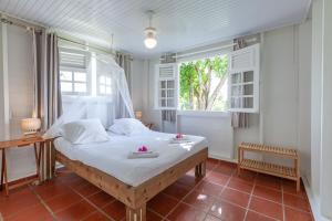 Una cama o camas en una habitación de Villa Vue Sauvage