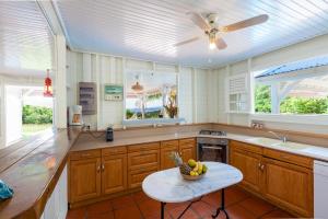 Una cocina o kitchenette en Villa Vue Sauvage