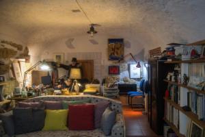 a living room with a couch with colorful pillows at DOMUS EVA, dove è nata Tivoli in Tivoli