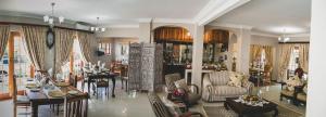 Ruang duduk di The Symphony Guest House