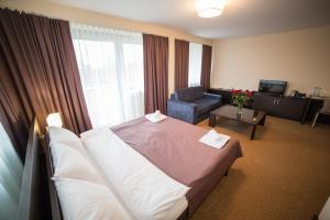 Łóżko lub łóżka w pokoju w obiekcie Hotel Avangarda