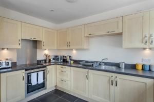 Luxury Hitchin Apartment, Great Town Centre Location - With Parking