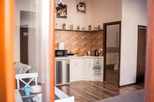 Kuchyňa alebo kuchynka v ubytovaní Voal Apartamenty
