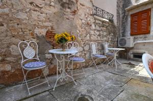 Patio alebo iná vonkajšia časť ubytovania Studio Apartment La Maison de Catherine