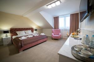 Łóżko lub łóżka w pokoju w obiekcie Hotel Avangarda