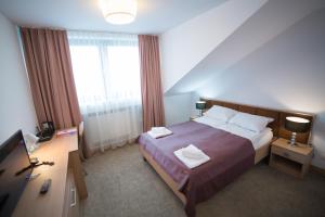 Łóżko lub łóżka w pokoju w obiekcie Hotel Avangarda