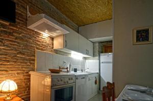 Kuchyňa alebo kuchynka v ubytovaní Studio Apartment La Maison de Catherine