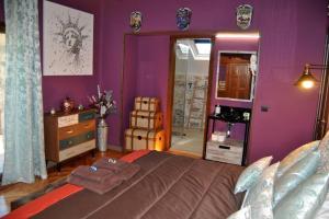 A bed or beds in a room at Casa Rural Mansion Adela con Piscina y Jacuzzi