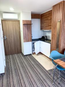 Kuchyňa alebo kuchynka v ubytovaní Apartamenty Krynica No.1