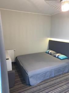 Posteľ alebo postele v izbe v ubytovaní Apartamenty Krynica No.1