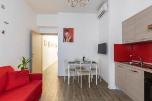 Kuchyňa alebo kuchynka v ubytovaní Cornelia House