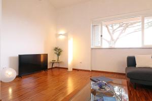 A seating area at Villa Laura Aegilium