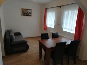 Posezení v ubytování Sümegi Levendula Apartmanok + 9 fotografií