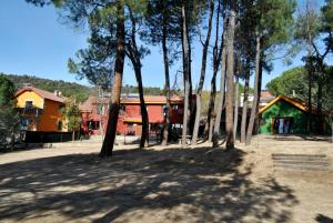 Plac zabaw dla dzieci w obiekcie Complejo Casas Rurales MANSIONES Y VILLAS DELUXE