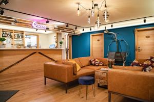 Zona d'estar a Roomie Alps Design Hostel