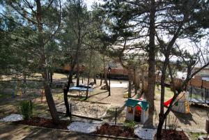 A garden outside Casa Rural Mansion Adela con Piscina y Jacuzzi