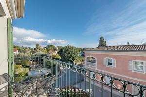 Балкон или терраса в Villa Artemys - Five Stars Holiday House