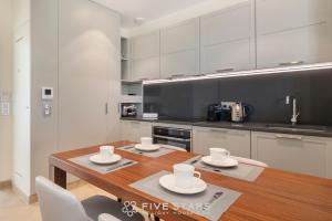Кухня или мини-кухня в Villa Artemys - Five Stars Holiday House
