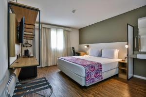 Postel nebo postele na pokoji v ubytování Transamerica Executive Nova Paulista
