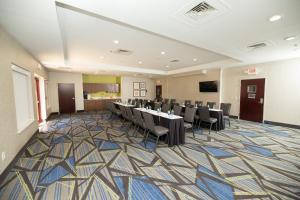 Imagen de la galería de Holiday Inn Express Hotel & Suites Clinton, an IHG Hotel, en Clinton