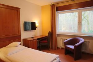 TV a/nebo společenská místnost v ubytování Hardtwald Hotel